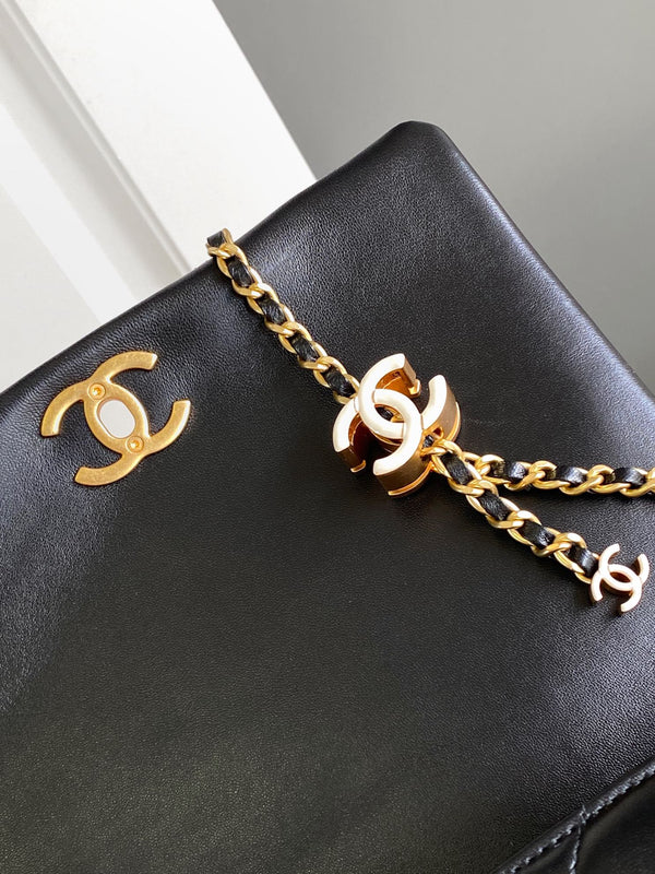 CC MINI 22 HANDBAG IN BLACK CALFSKIN GOLD HARDWARE