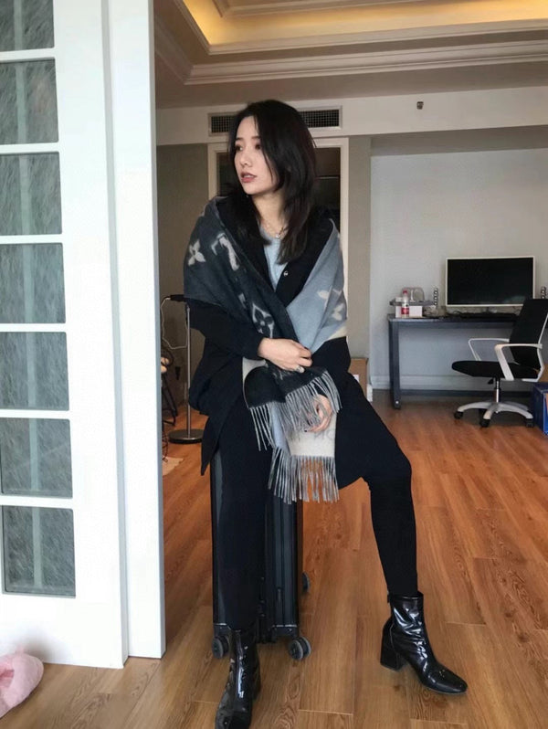 LV Gradient Pure Scarf 190cm Black Gray Cashmere 150395