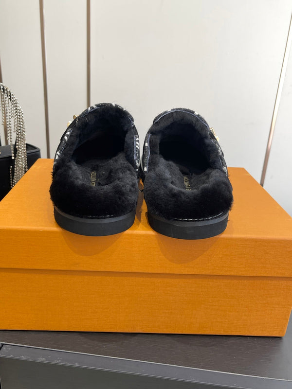 LV Cosy Flat Slippers Comfort Clog Black Leather  Monogram Fur 533467