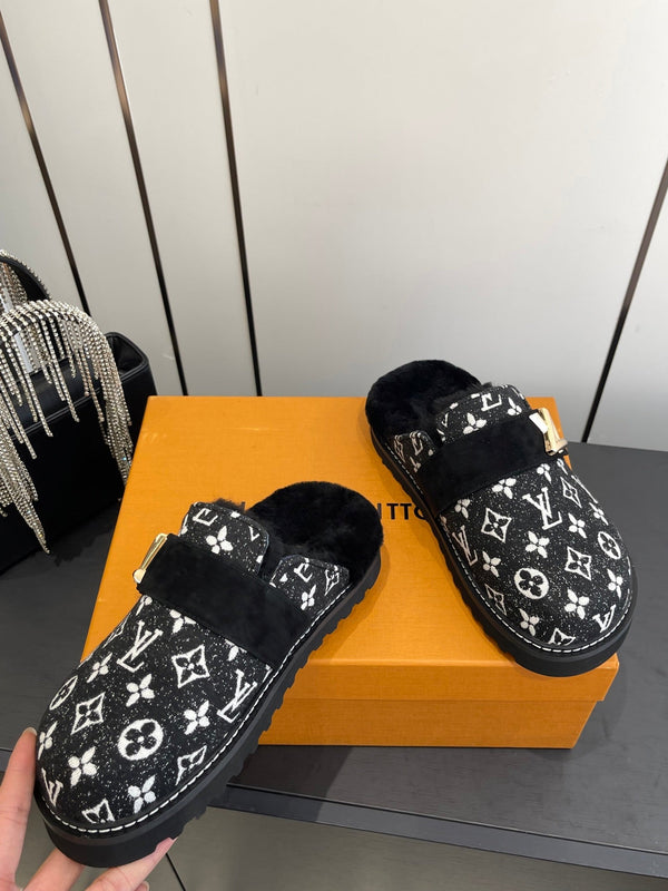LV Cosy Flat Slippers Comfort Clog Black Leather  Monogram Fur 533467