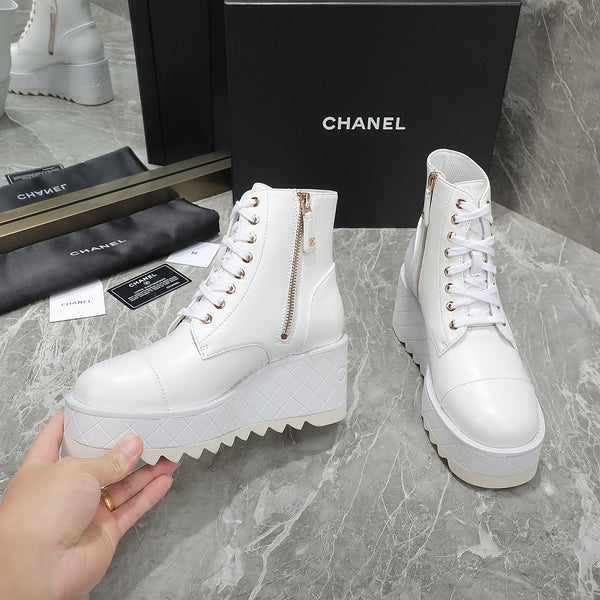 CC 24 Interlocking Logo Combat Boots 100mm White Lambskin 432650