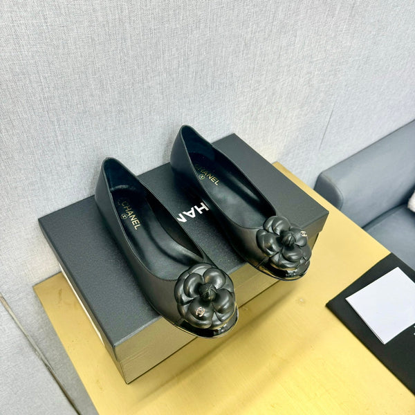 CC 25P Ballet Flat Flower Black Calfskin Patent Calfskin