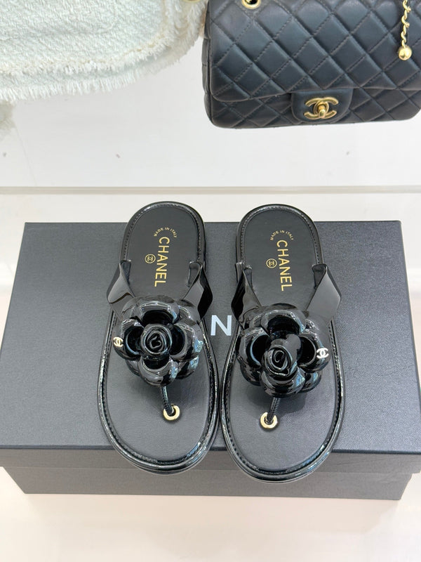 CC 26C Early Spring Camellia Slide Black Calfskin & Patent Leather