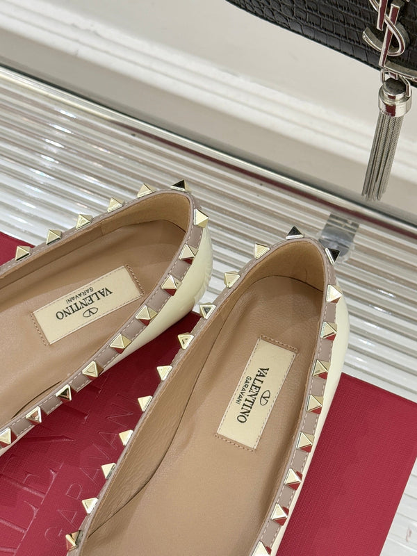 Valentino Rockstud Ballet Flat White Sheepskin 642998