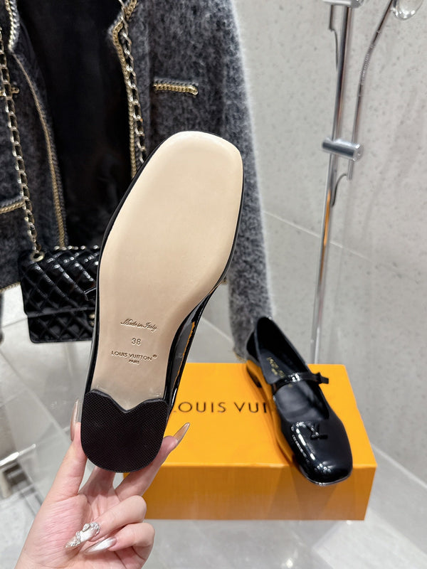LV Swing Ballet Flat Black Patent Leather 610711