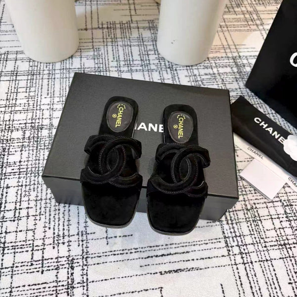 CC 26s Open-toe Sandal Black Suede 681942