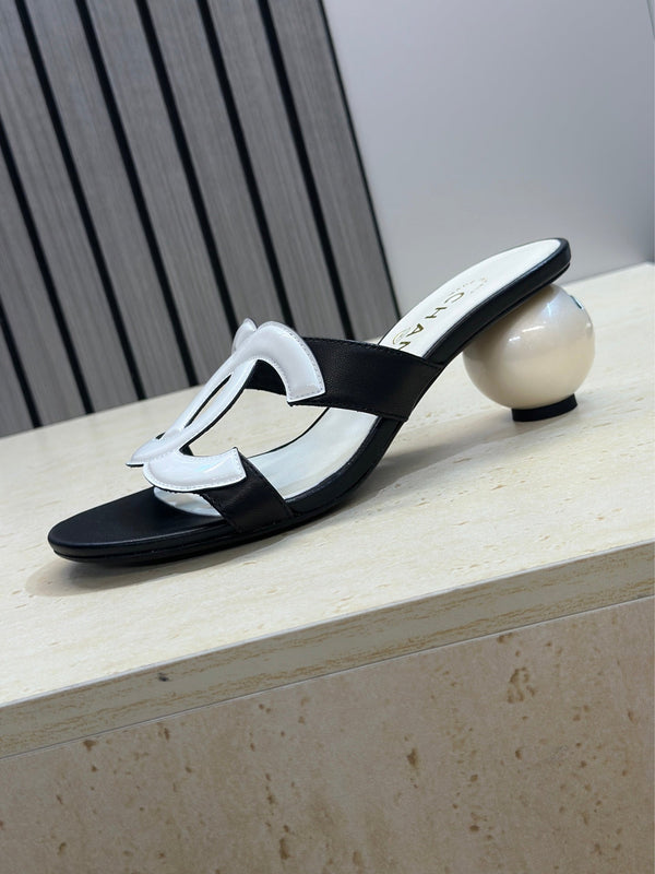 CC 26s Round Toe Open Toe Cutout Sandals 7cm Black White in Calfskin 761936