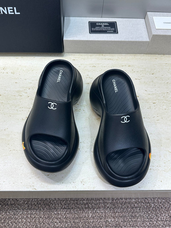 CC Platform Round Toe Open Toe Sandals Black Rubber 830394