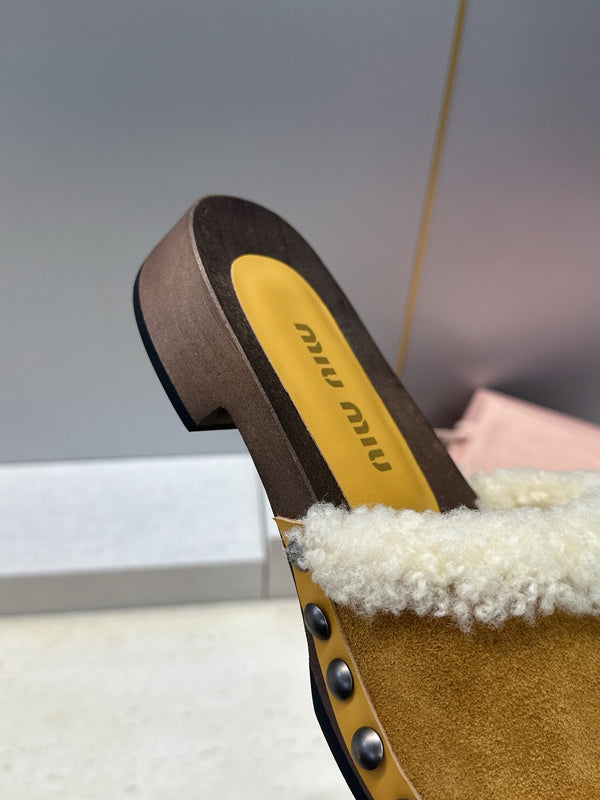 Miu Clog Sandals Yellow Suede Fur 118378