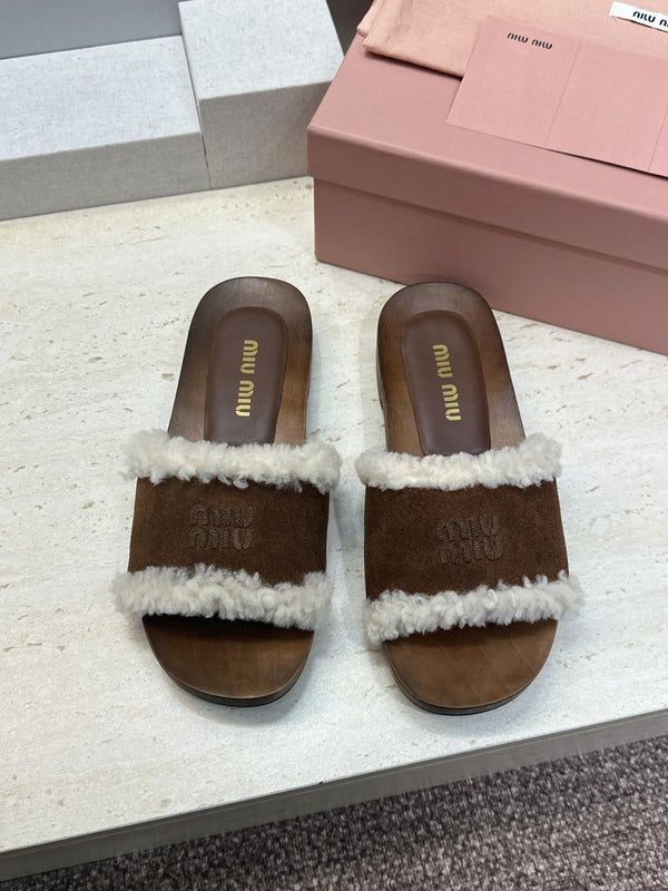Miu Clog Sandals Brown Suede Fur 118379