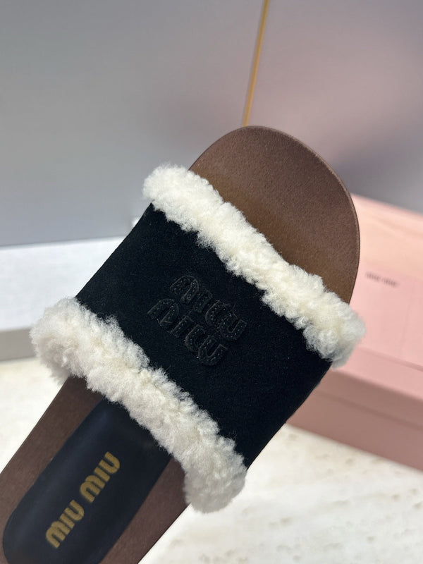Miu Clog Sandals Black Suede Fur 118380