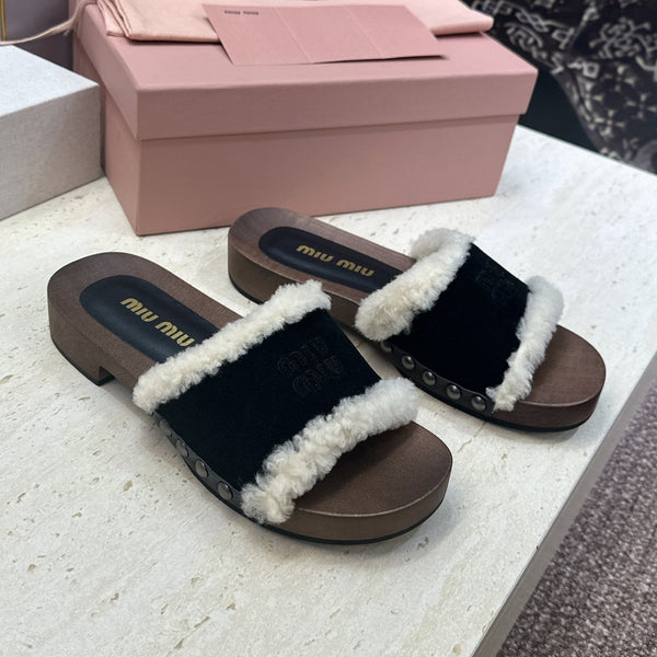 Miu Clog Sandals Black Suede Fur 118380