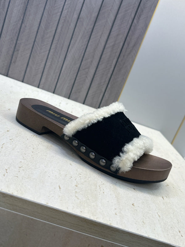 Miu Clog Sandals Black Suede Fur 118380