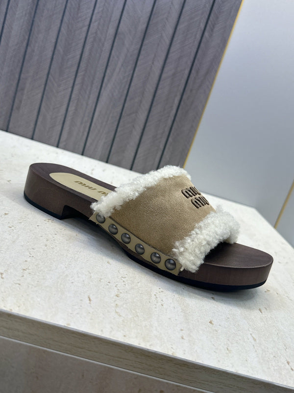 Miu Clog Sandals Beige Suede Fur 118381