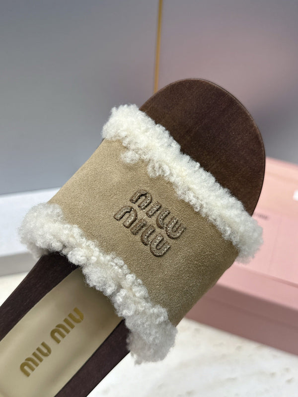 Miu Clog Sandals Beige Suede Fur 118381