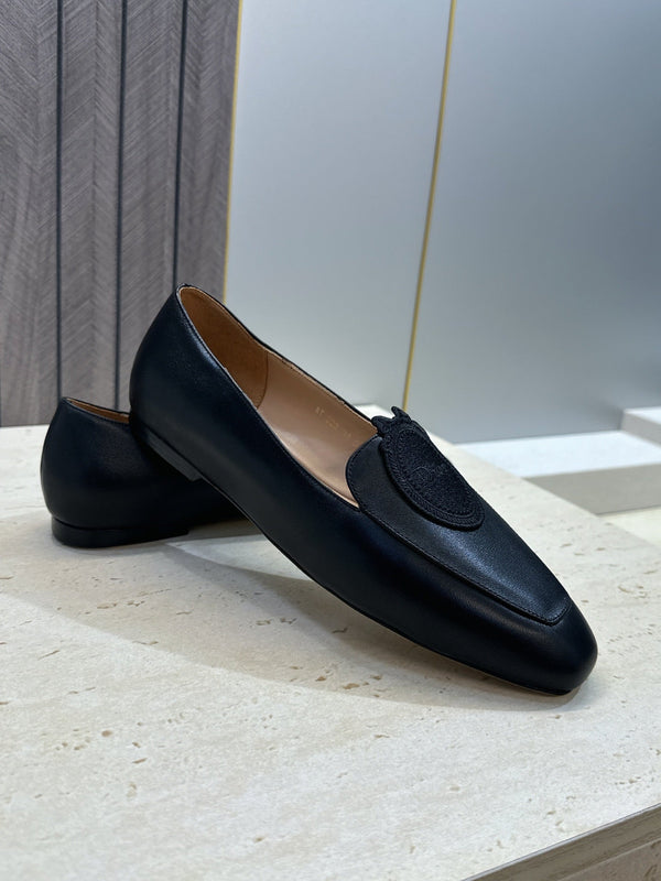 CD 26s Médaillon Loafers Black Leather 118457