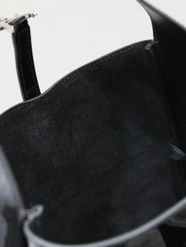le 5a7 small 23cm black patent calfskin