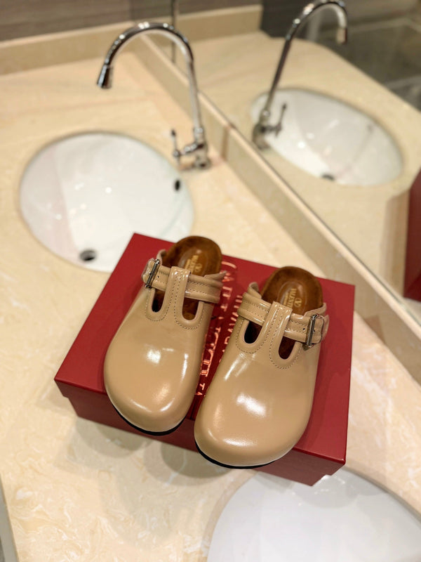 VL Fussfriend Camel Brown Patent Calfskin Leather Sabot