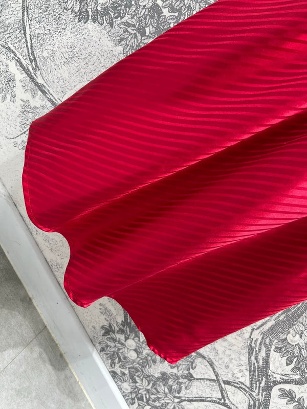 LV 25 Ped Pleated Cross Dress Red Polyester