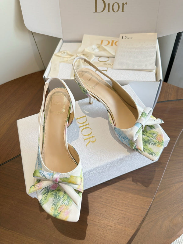 CD 26s J'Adior Slingback Sandals White Multicolor Floral Canvas 150512