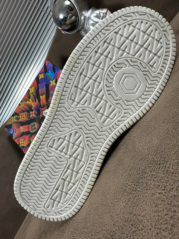 LV TRAINER SHOES IN WHITE MIX BLACK CALFSKIN
