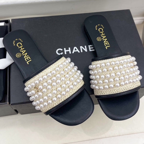 CC Flat Sandal In White Mix Black Calfskin