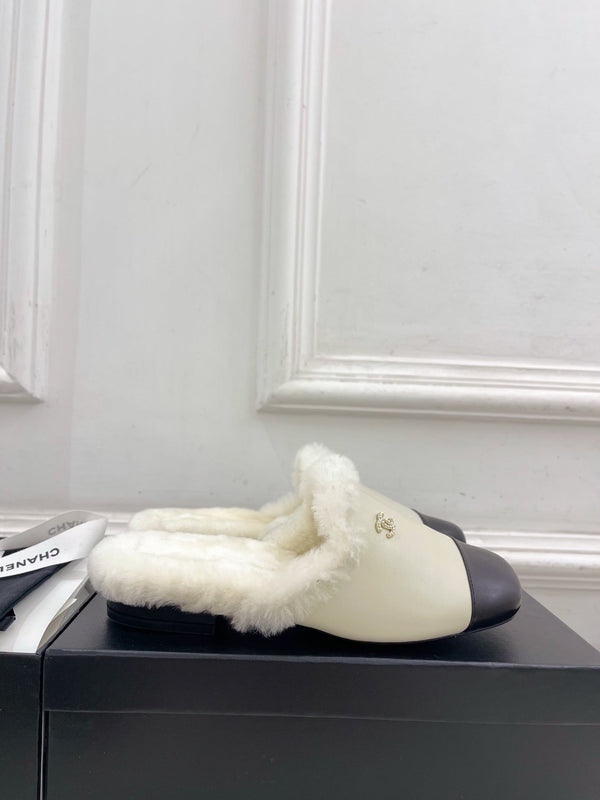 CC 25K Double C Pearl Fur Slippers Black Warm Beige Calfskin Shearing 586998