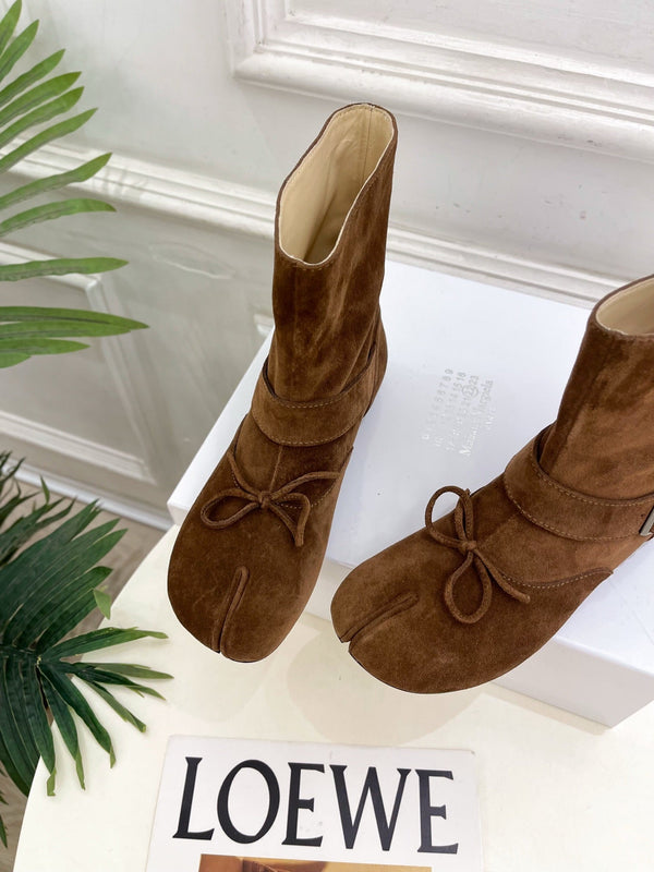 MM Tabi Ankle Boots Tan Suede 112268