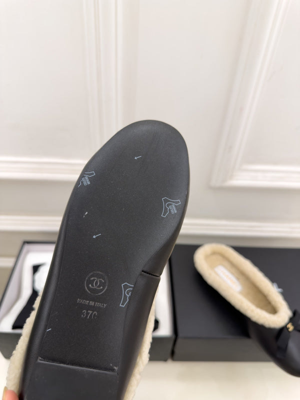 CC 26s Mules Black Sheepskin Shearling 111931