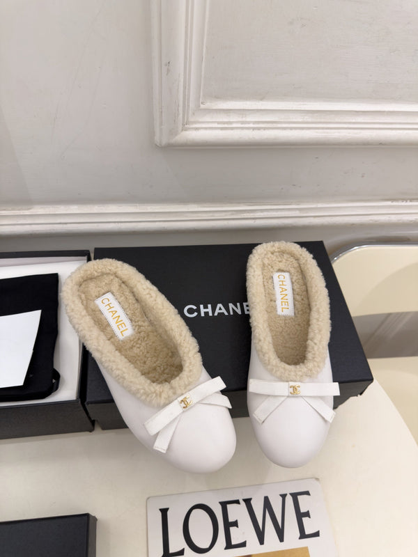 CC 26s Mules White Sheepskin Shearling 111932