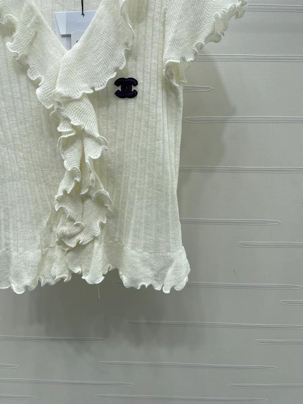 Chanel 2026 Ruffled Knit V-neck Short-sleeved T-shirt White Wool 356523