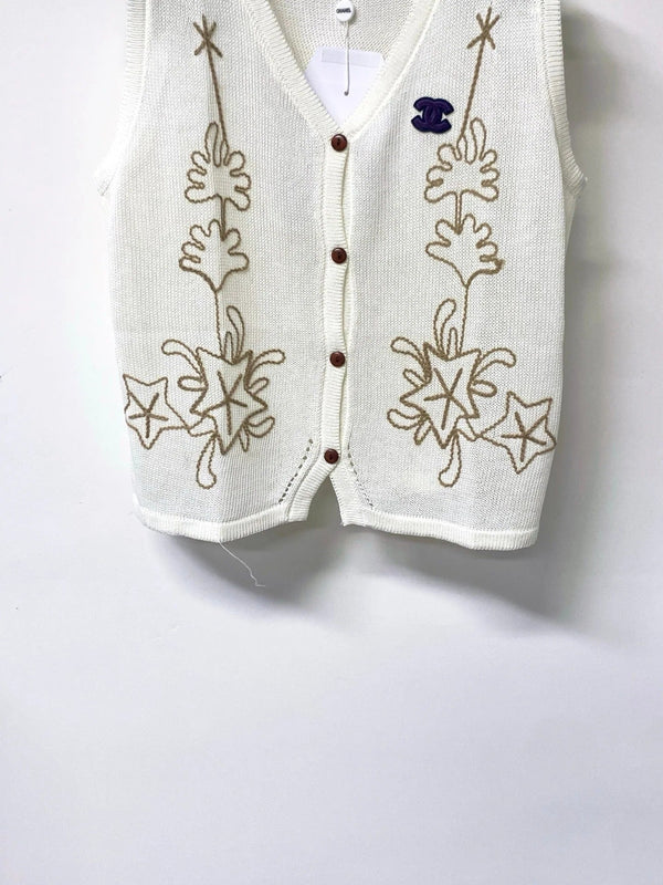 CC 2026 White Sleeveless Knit Vest Gold Embroidery Wool 416251