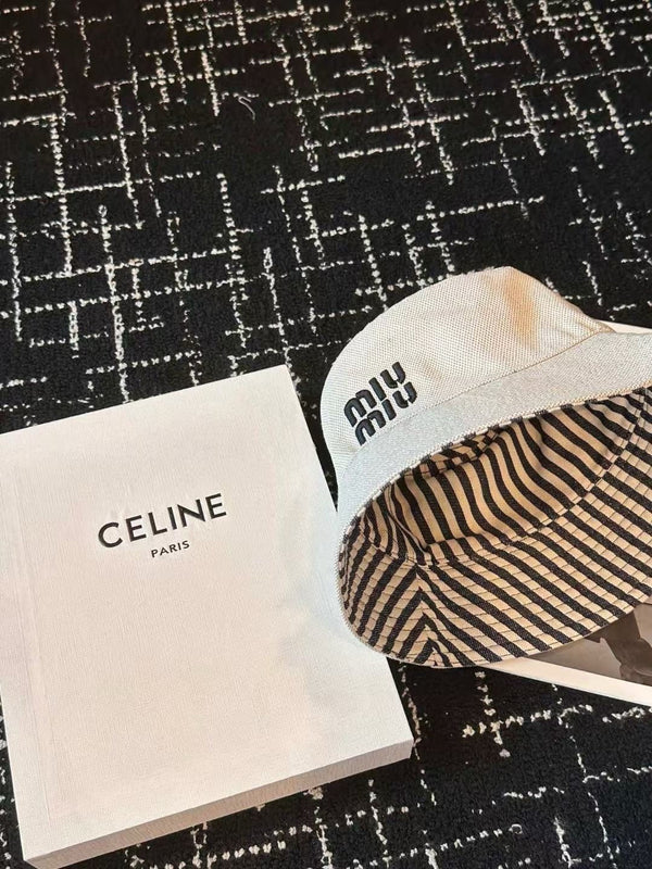 MM CLASSIC REVERSIBLE BUCKET HAT IN LIGHT BEIGE AND BLACK FABRIC