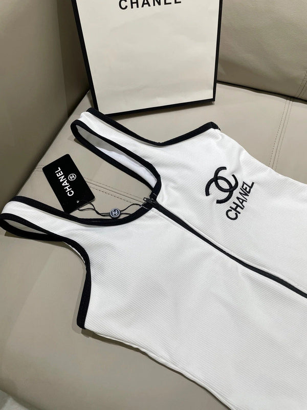 CC BIKINI SWIMSUIT SET IN WHITE AND BLACK TRIM 604254